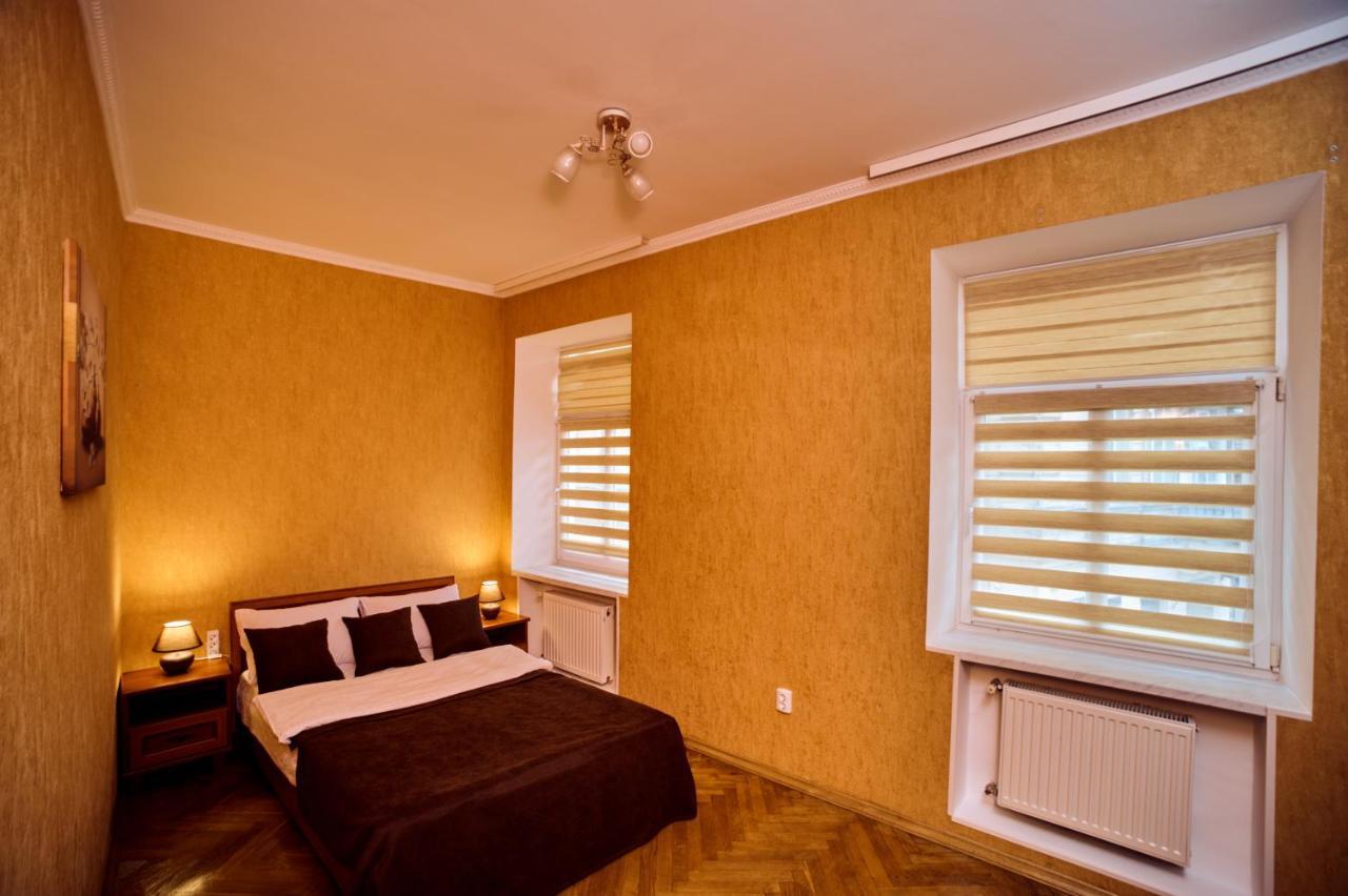Apartments Near Potocki Palace Lviv Exterior photo