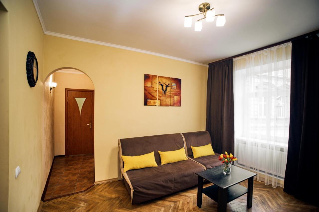 Apartments Near Potocki Palace Lviv Exterior photo